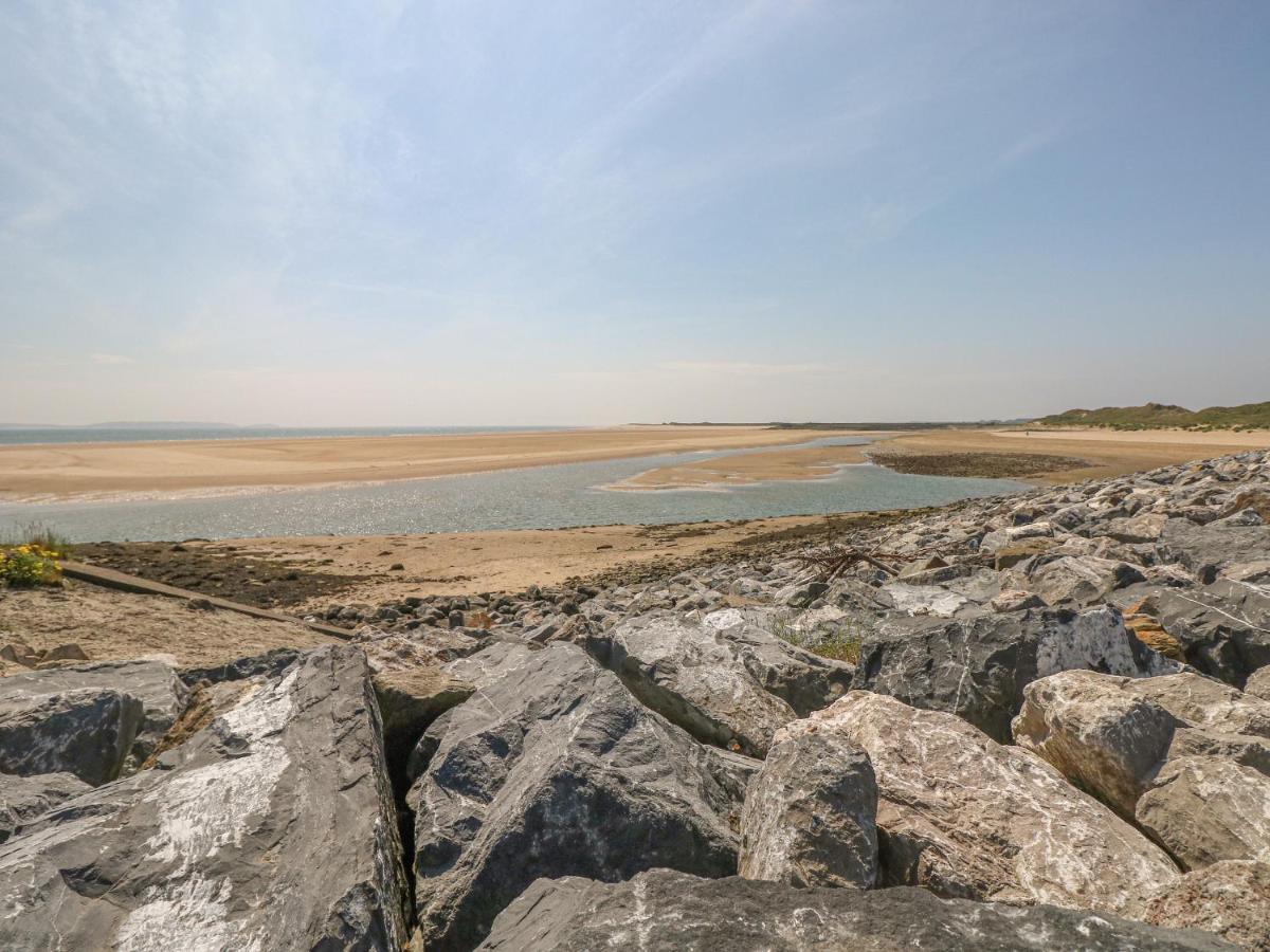 Cwtch Ar Y Mor Villa Burry Port Bagian luar foto