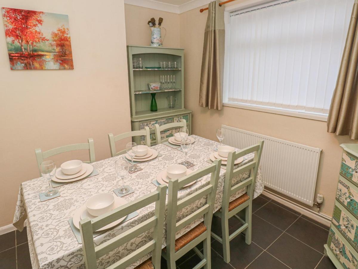 Cwtch Ar Y Mor Villa Burry Port Bagian luar foto