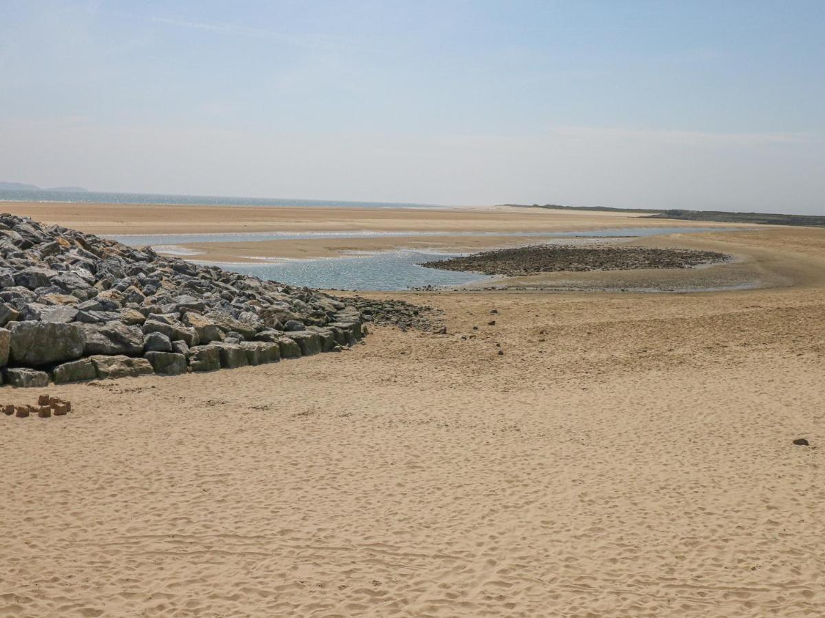Cwtch Ar Y Mor Villa Burry Port Bagian luar foto
